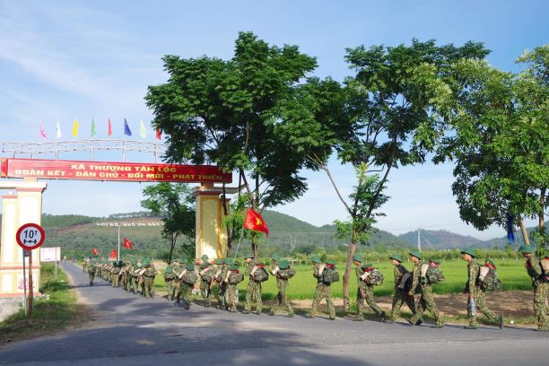 Hành quân dã ngoại làm công tác dân vận